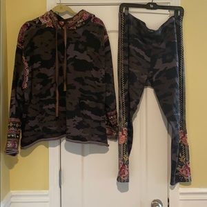 JOHNNY WAS CAMO HODDIE/LEGGING “GENTY WORN” XXL